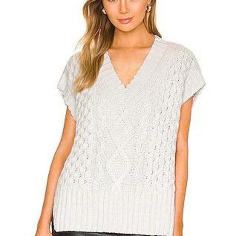 L'Academie Amare Cable V Neck Sweater in Heather Grey